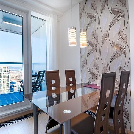 Ferienwohnung Panoramaview/31Thfloor!/Luxury/Wifi/Parking Pressburg Exterior foto